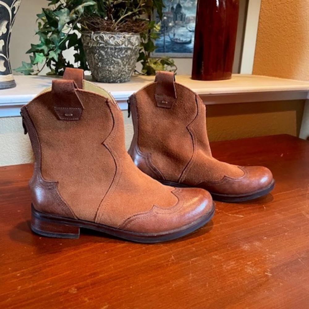 Brown Bussola boots size 8